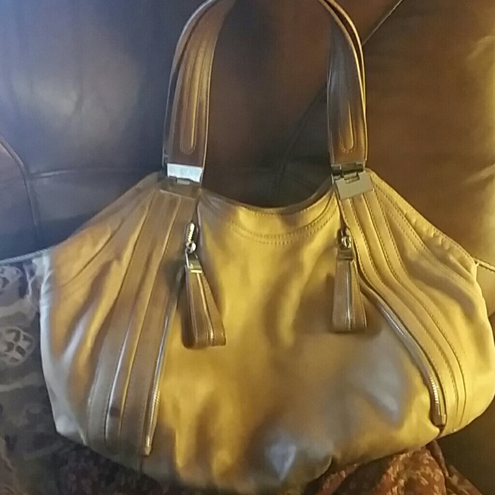 B. Makowsky tan leather purse